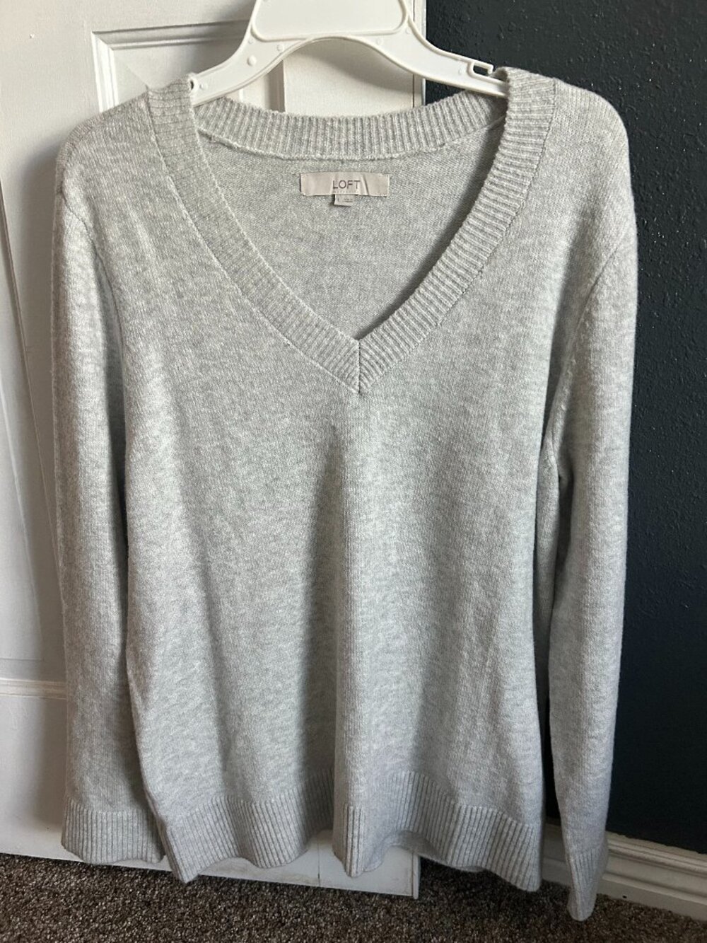 Loft NWOT Heather Gray V Neck Sweater Size Large
